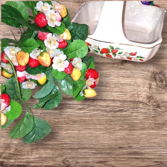 Teleflora Other - Vintage Teleflora Strawberry Ceramic Basket Arrangement